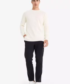 کد نیمه‌تنگ نرمال دور گردن مدل ساده بافتنی A8458ax24wn برند Defacto - 844001779