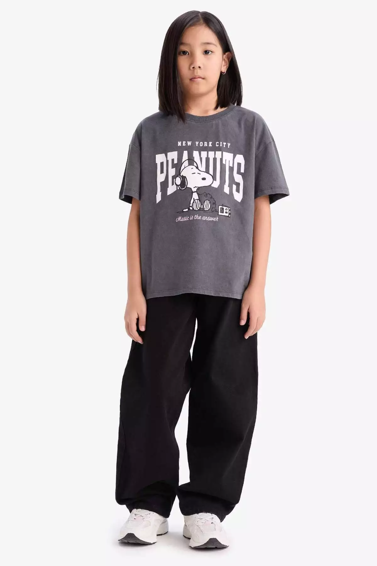 تیشرت کوتاه آستین دخترانه با طراحی Snoopy و برش راحت در یقه گرد برند Defacto - 895945728