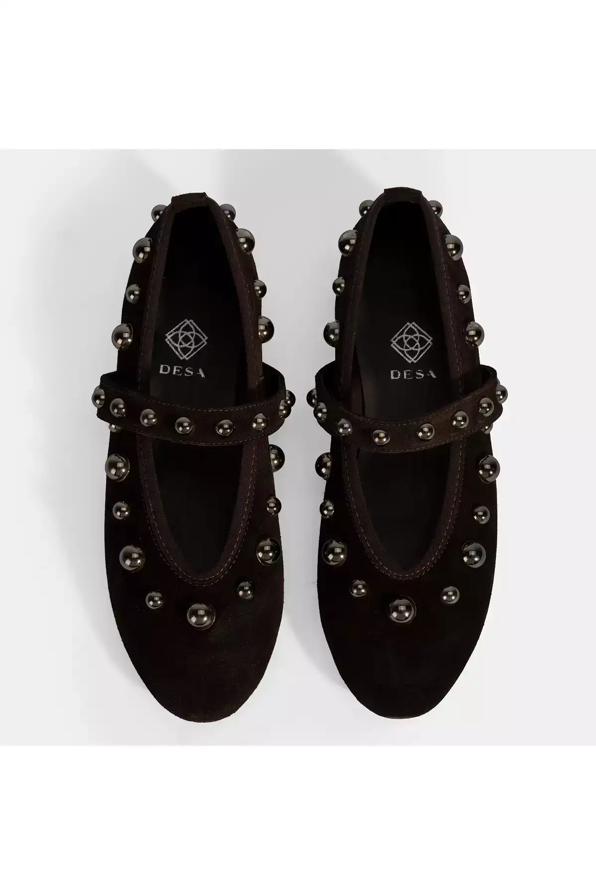 مؤنه چرمی زنانه با جزئیات میخکوب فلزی و طرح ماری جین برند Desa - 978734251