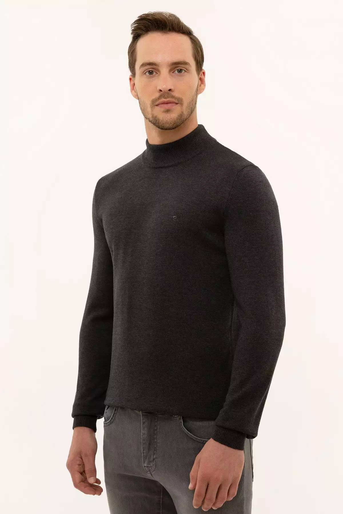 کلاهگیس مردانه راهراه، یقه نیمهفرو رفته، مدل اسلیم فیت، طرح ساده، رنگ مشکی خاکستری. برند Pierre Cardin - 57542173