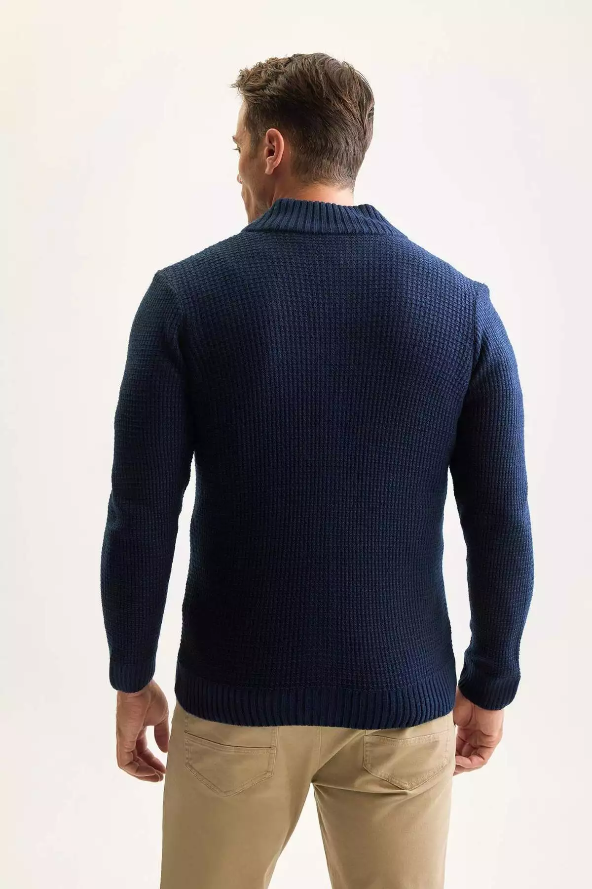 کالا: هفت نازک یقه نیمه ایستاده استاندارد مناسب مدل: R1195AZ23WN برند Defacto - 754848204