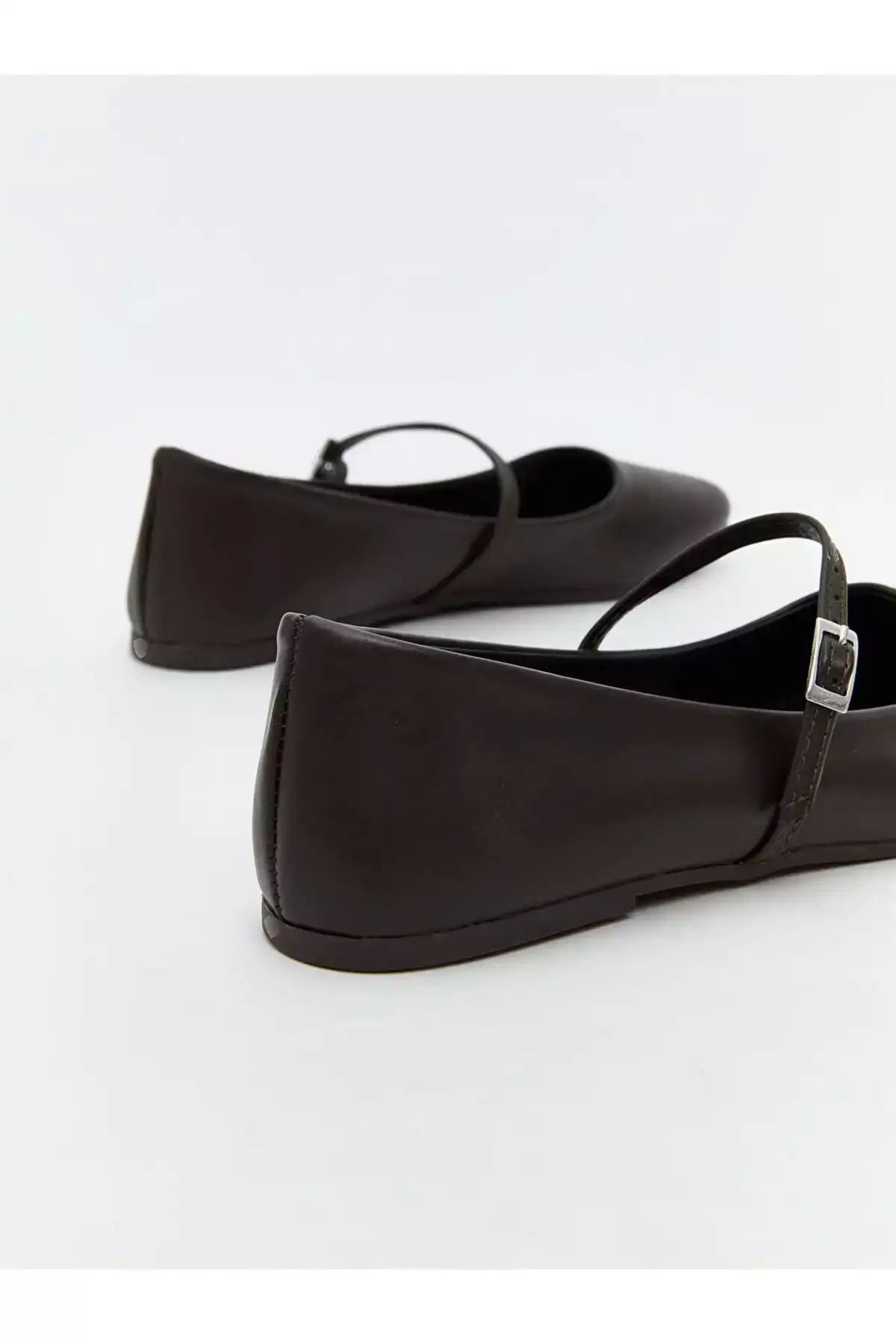 کفش بالشتی زنانه با ظاهر چرم LCW STEPS برند LC Waikiki - 977405223