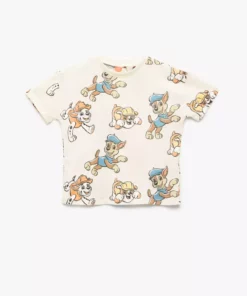 تیشرت پنبهای کوتاه袖 با یقه گرد و طرح پا پترو ل مجوزدار برند Koton - 945874840