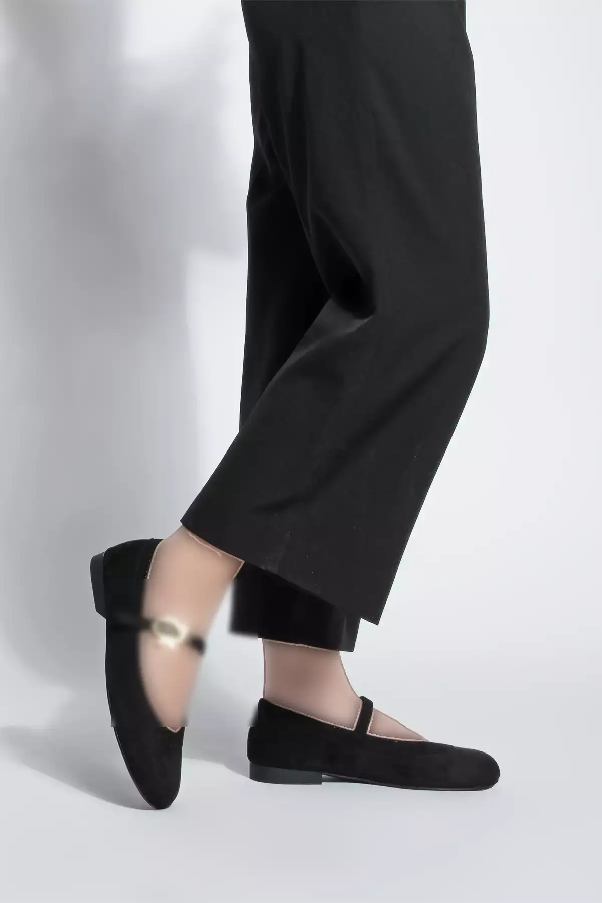 کفش راحتی زنانه ملادی با بند مشکی جیر برند Marjin - 981735281