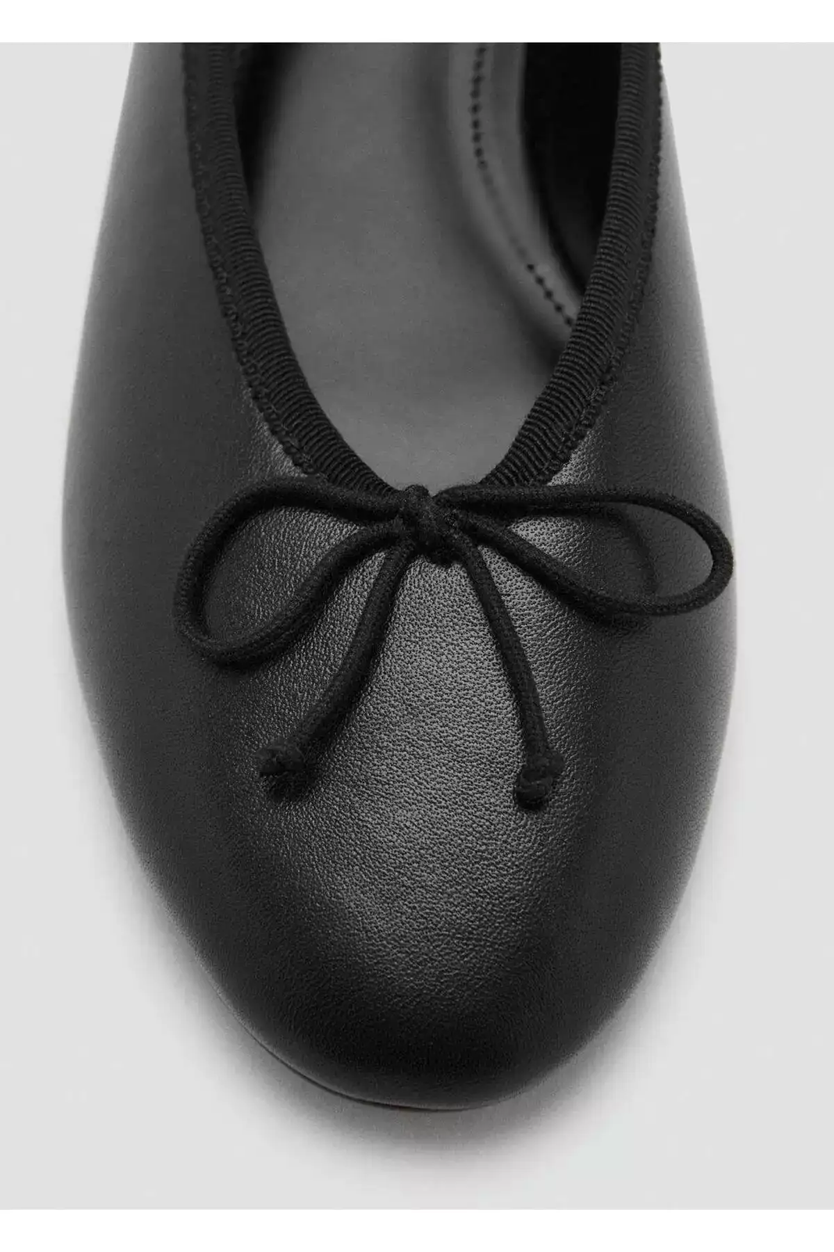 بافت جزئیات چرمی پاشنهدار برند MANGO - 1019818202