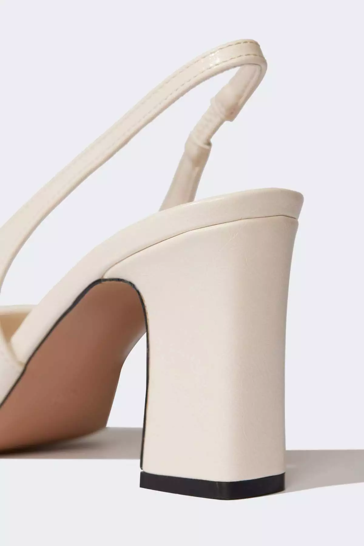 پوتین پاشنهدار مصنوعی زنانه با کفه بلند مدل E2518AX25SM برند Defacto - 922279674