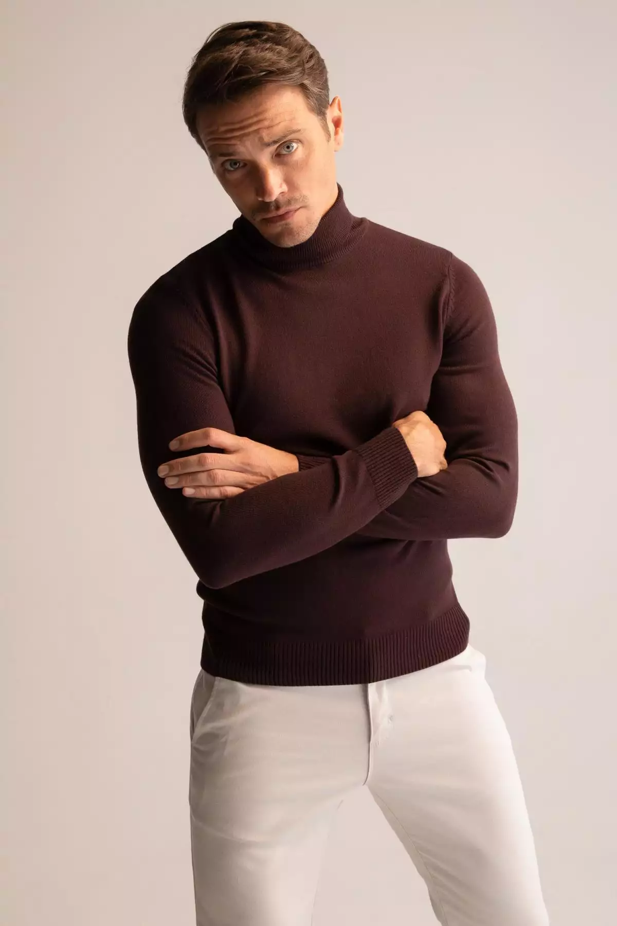 با افتخار میتوان گفت که ترجمه این محصول به فارسی عبارت است از: "پليور با یقه بافتنی فیت اسلیم". برند Defacto - 358468680