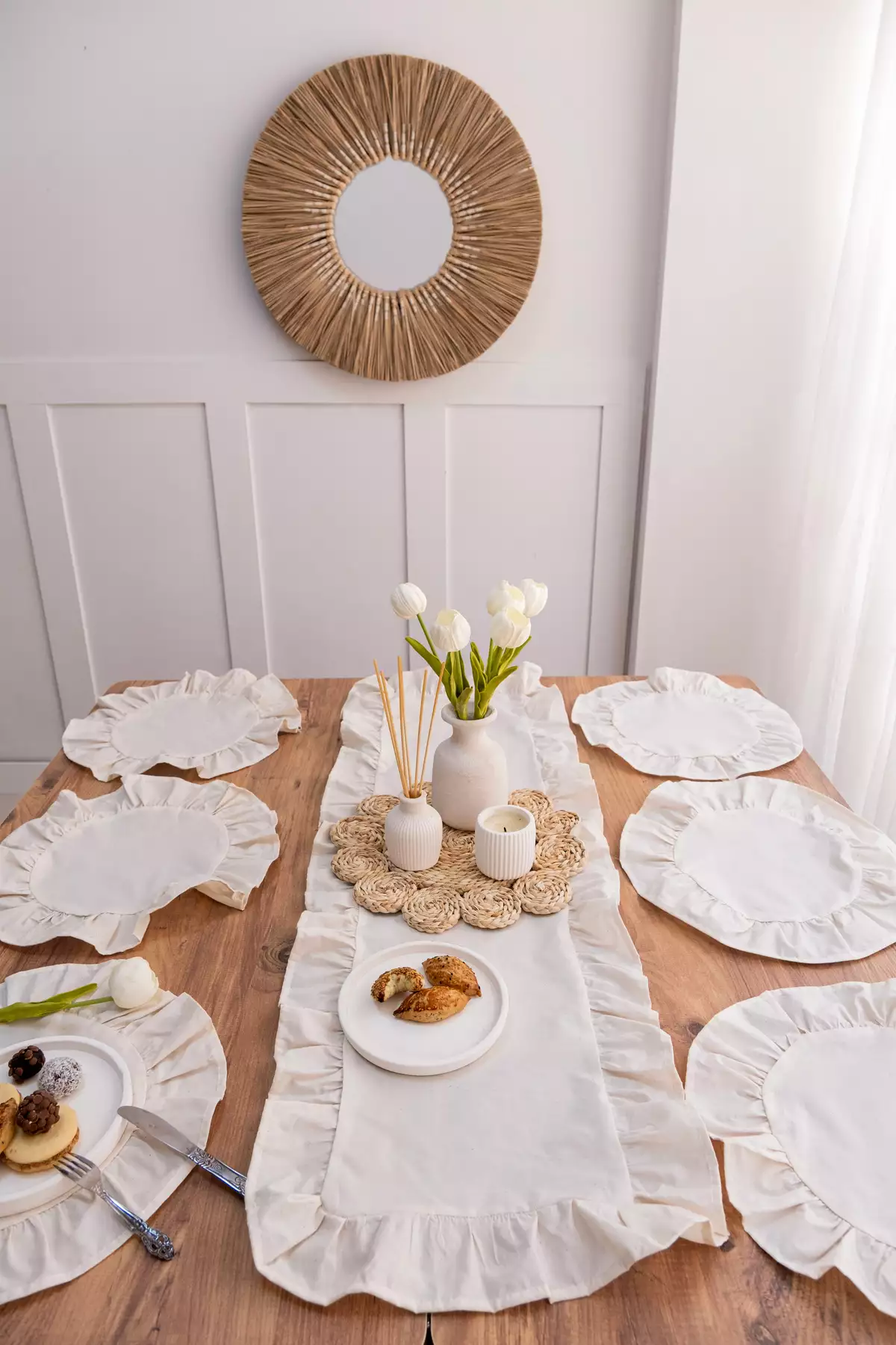 ست سرویس میز 7 پارچهای شامل 6 عدد زیر بشقابی آمریکایی و 1 عدد رانر فری با ابعاد 40x150 سانتیمتر برند Morlay - 934220045