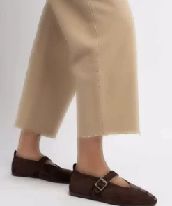 کفش بامزه زنانه با جزئیاتگیره سوئدی، گیرهجزئیاتچرم طبیعی و کف تخت برند NİŞANTAŞI SHOES - 988771167