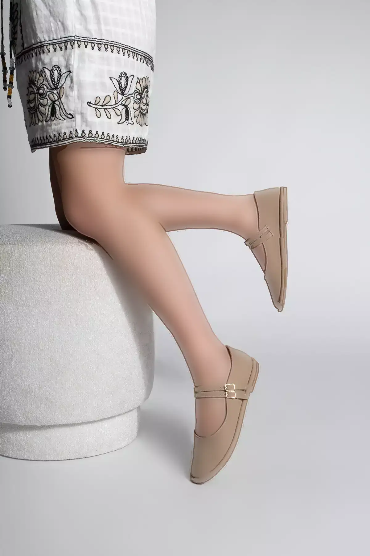 کفش راحتی زنانه با بند دوگانه و سگک بانتو بنوس به رنگCamel (زرد مایل به قهوهای) برند Marjin - 900297698