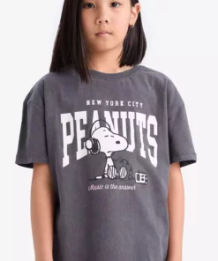 تیشرت کوتاه آستین دخترانه با طراحی Snoopy و برش راحت در یقه گرد برند Defacto - 895945728