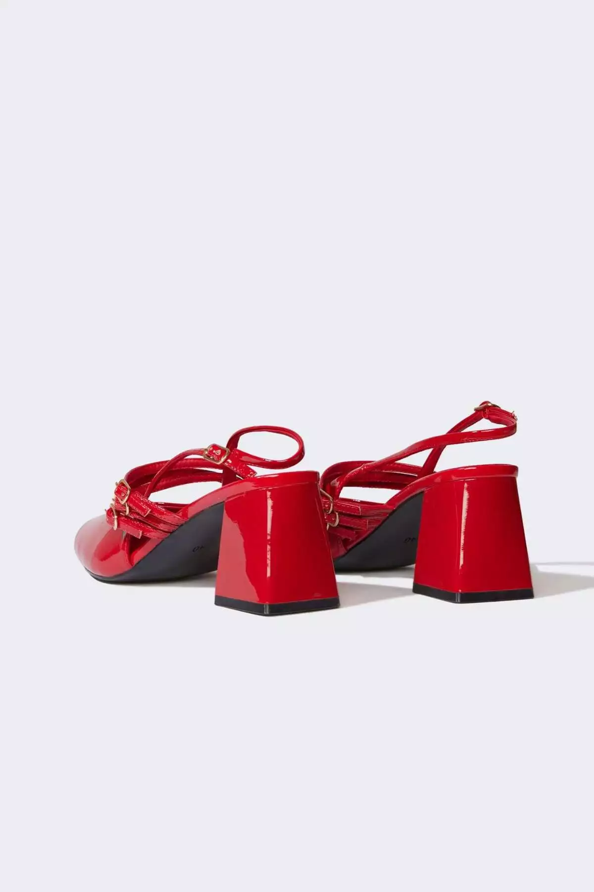 سندل پاشنهبلند زنانه با زیرهبلند از جنس چرم مصنوعی E2515AX25SM برند Defacto - 929169931