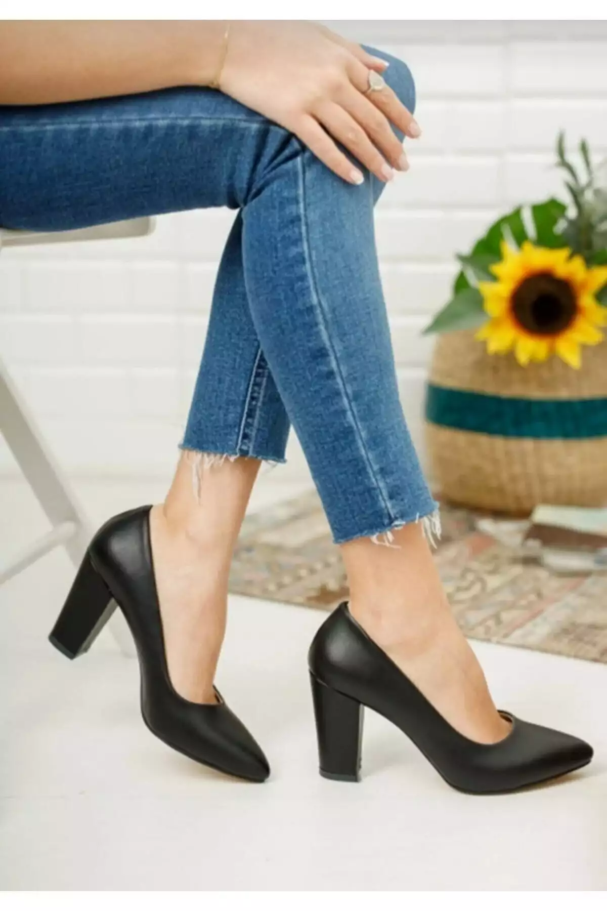 کفش پاشنهبلند زنانه با پاشنه Thick و رویه چرم مشکی برند Armada - 349276252