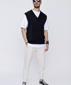 بتن مردانه یقه V راحت از جنس بافتنی پنبه‌ای - رنگ مشکی 22sm214 برند CHUBA - 274915914