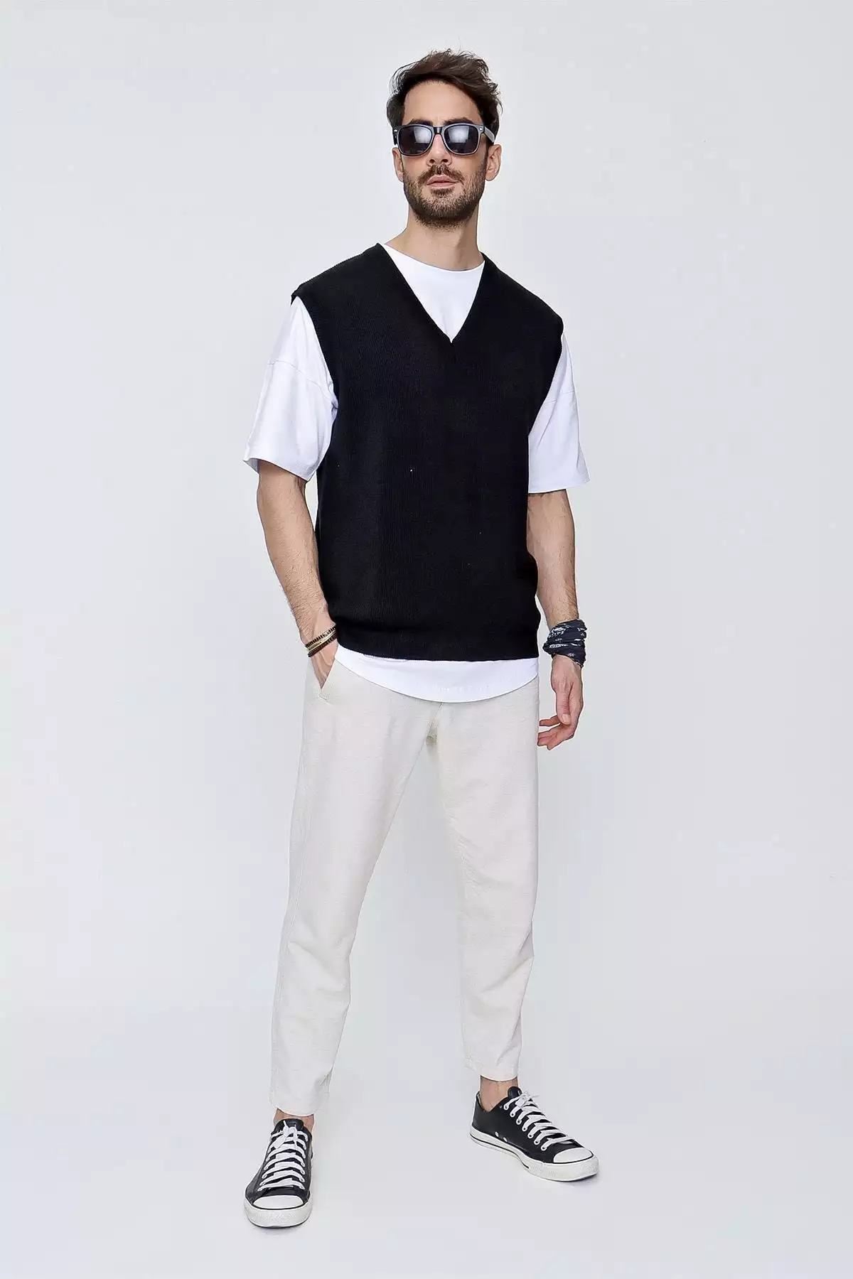 بتن مردانه یقه V راحت از جنس بافتنی پنبهای - رنگ مشکی 22sm214 برند CHUBA - 274915914