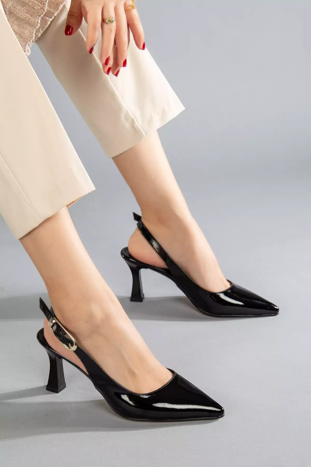 کفش پاشنهبلند مشکی زنانه با رویه براق برند camaiore - 887076690