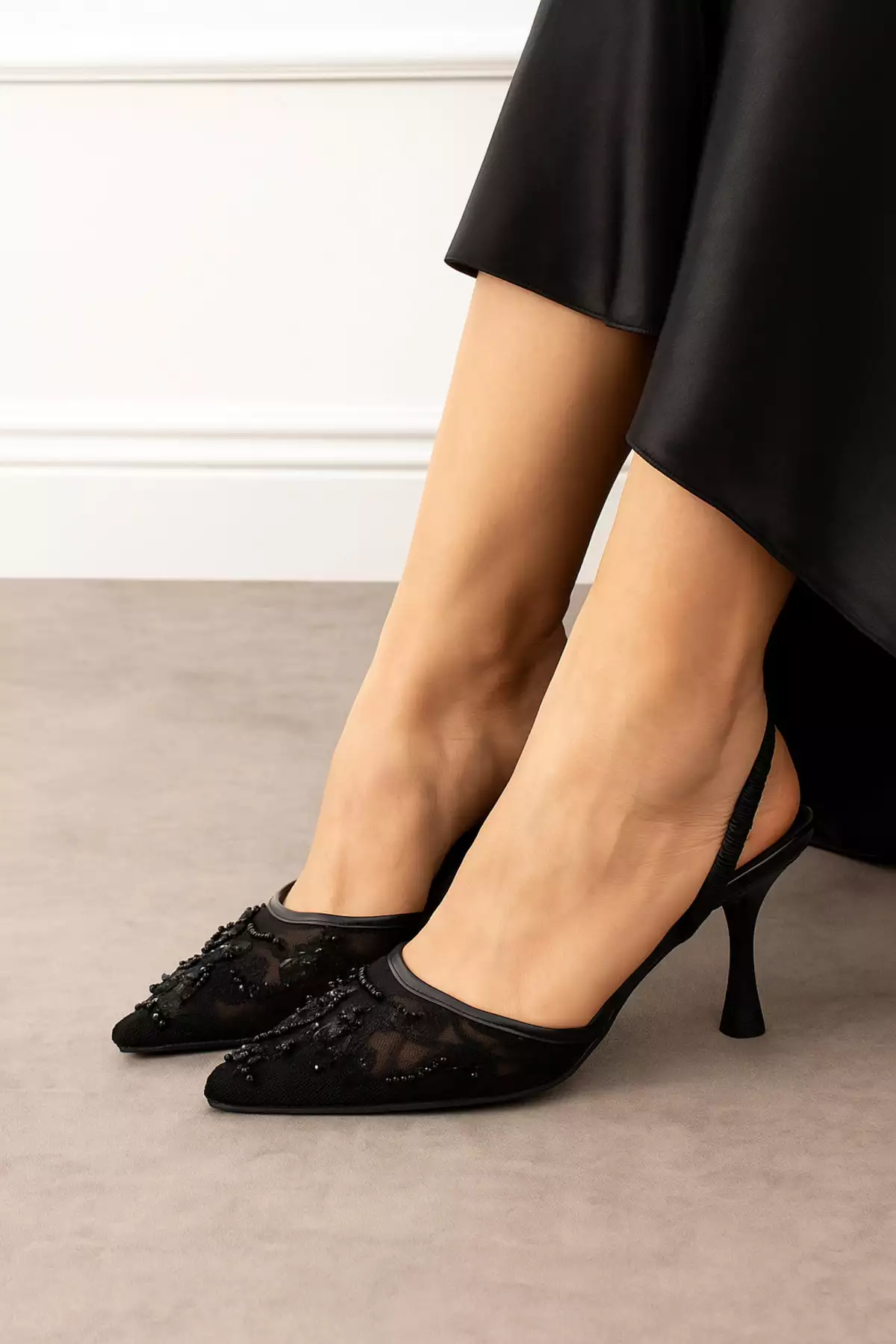 کفش پاشنهدار عروس با نوک تیز و جزئیات گلدوزی و مروارید ناتالین فایل برند StWenn - 939961465