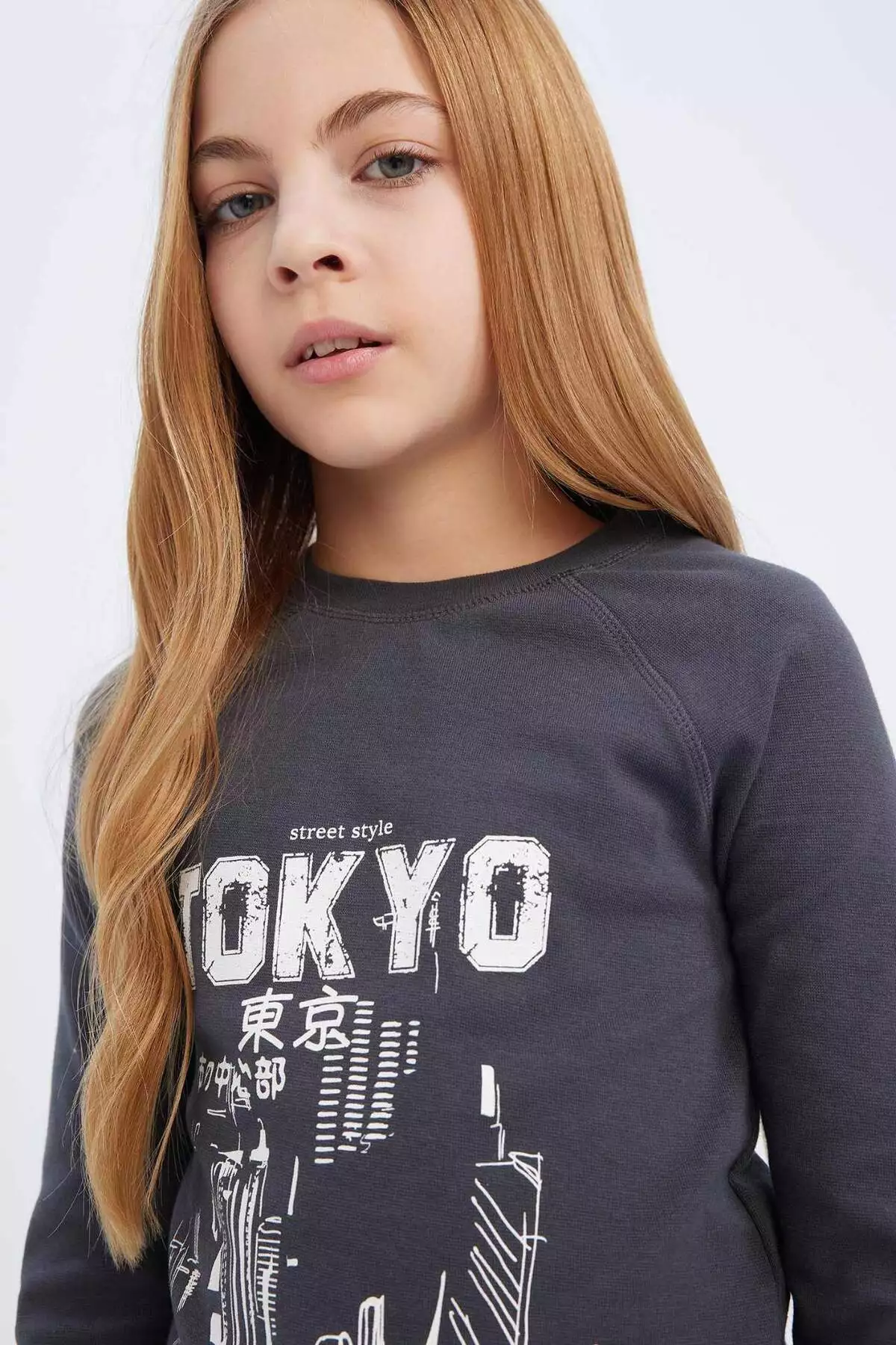 تیشرت آستین بلند کشباف با یقه دوچرخهای و طرح چاپی برای دختران بچه برند Defacto - 901885779