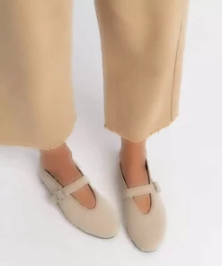 کفش زنانه با زیره مسطح و جزئیات بند چرم طبیعی با طراحی سوئیدی برند NİŞANTAŞI SHOES - 988771418