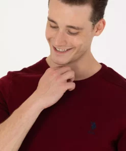 پولوی آمریکایی اسن. تی‌شرت یقه گرد فیت باریک مردانه رنگ قرمز تیره مدل TD01-BSK23 برند U.S. Polo Assn. - 756564762