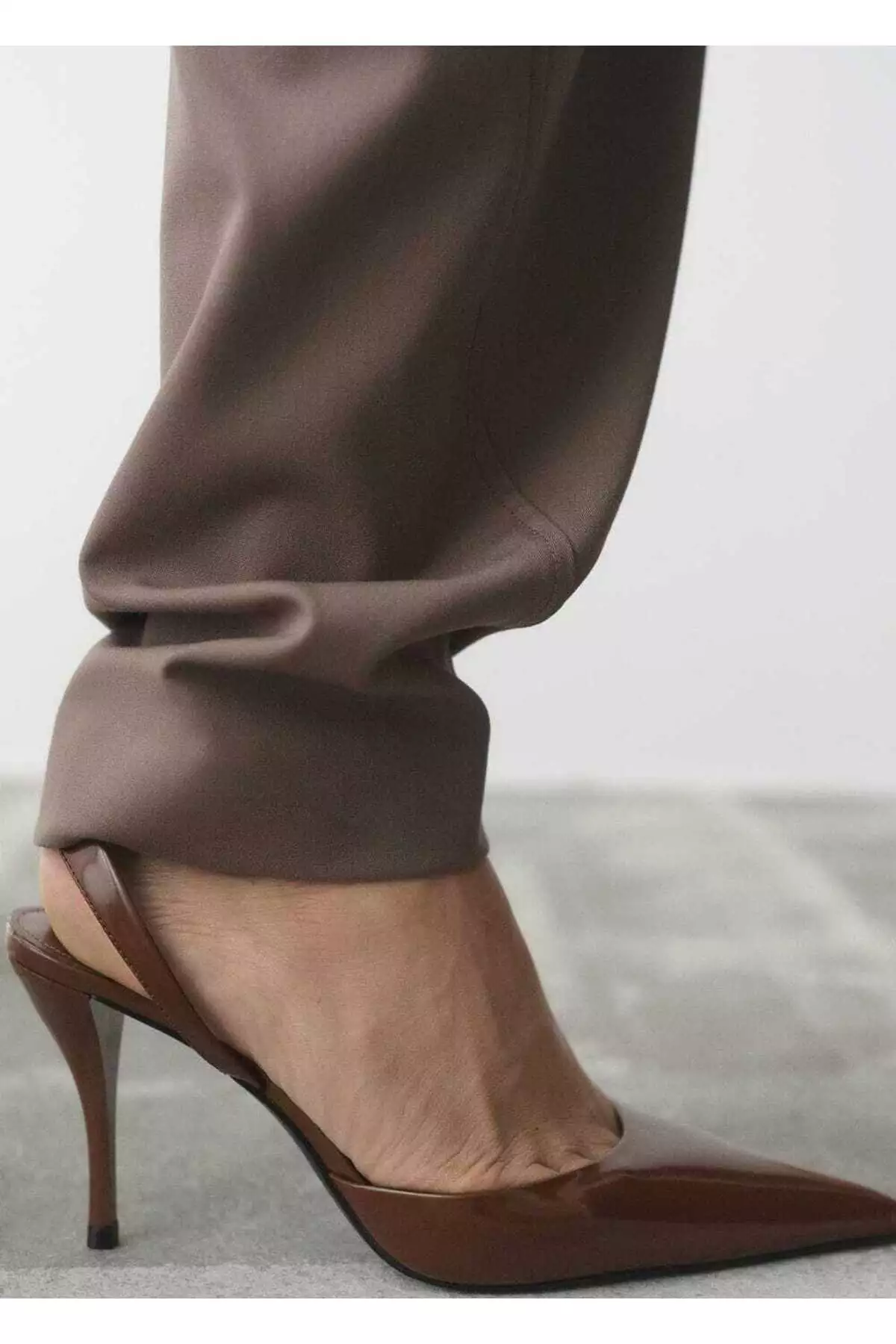 کفش نوک تیز با ظاهری شبیه چرم روغنی برند MANGO - 988859266