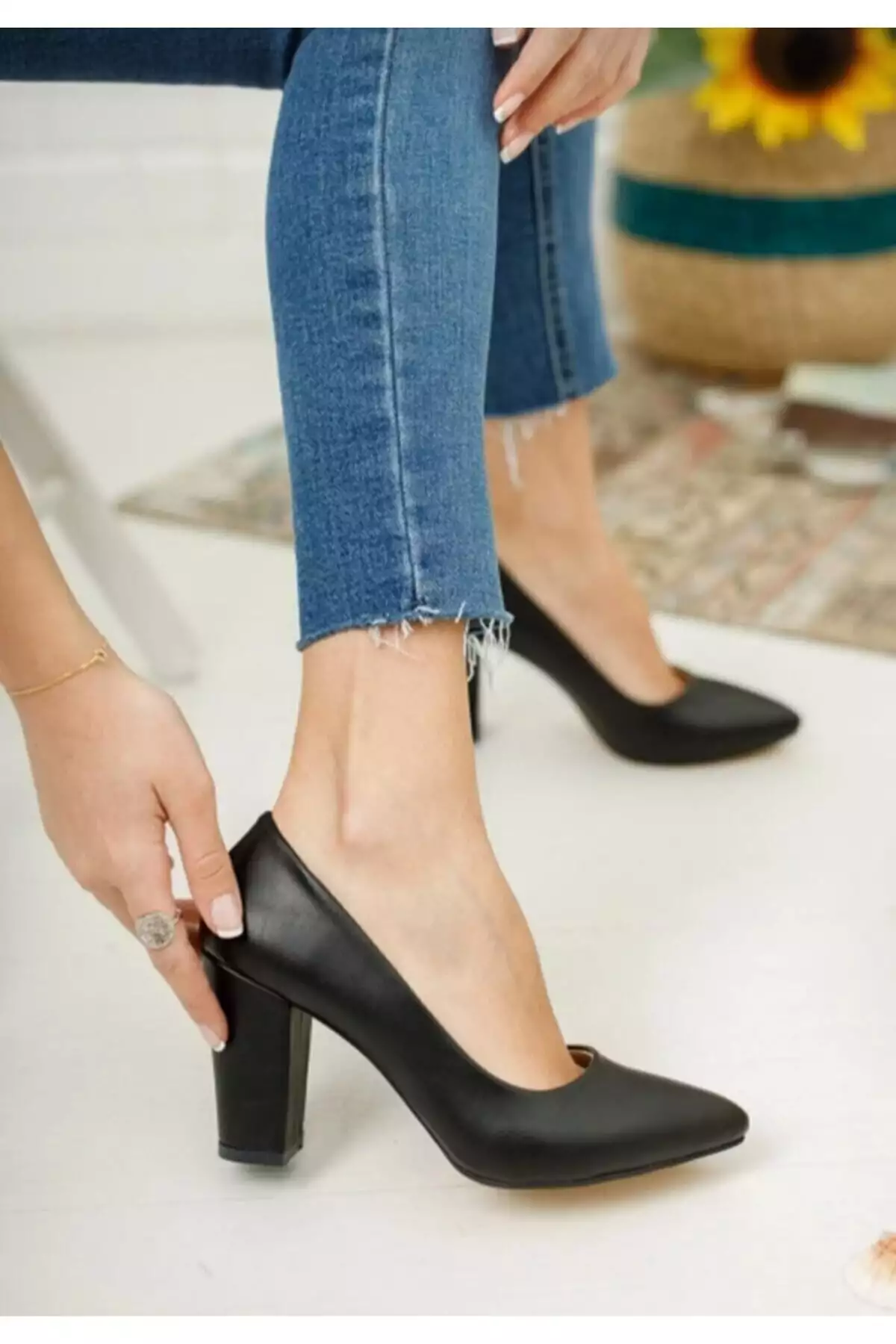 کفش پاشنهبلند زنانه با پاشنه Thick و رویه چرم مشکی برند Armada - 349276252