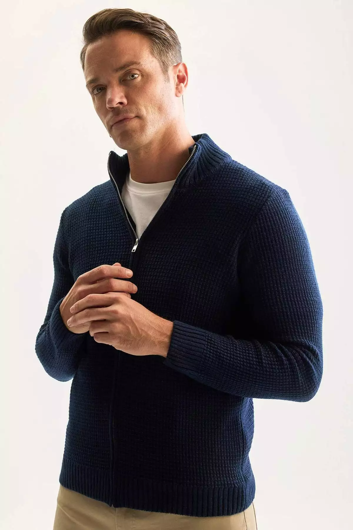 کالا: هفت نازک یقه نیمه ایستاده استاندارد مناسب مدل: R1195AZ23WN برند Defacto - 754848204