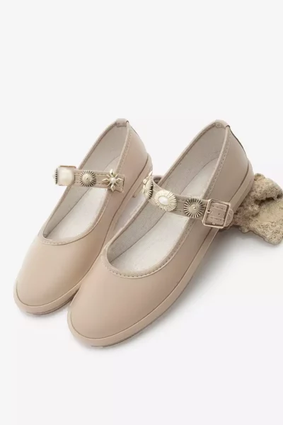 بابت سمورا بژ با جزئیات سنجاق طلایی بنددار زنانه برند Marjin - 900296835