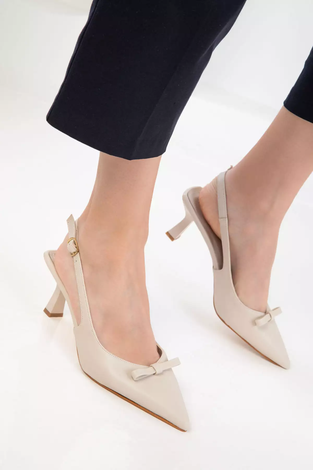 کفش پاشنهدار کلاسیک زنانه بژ مدل 20597 برند SOHO - 931887674