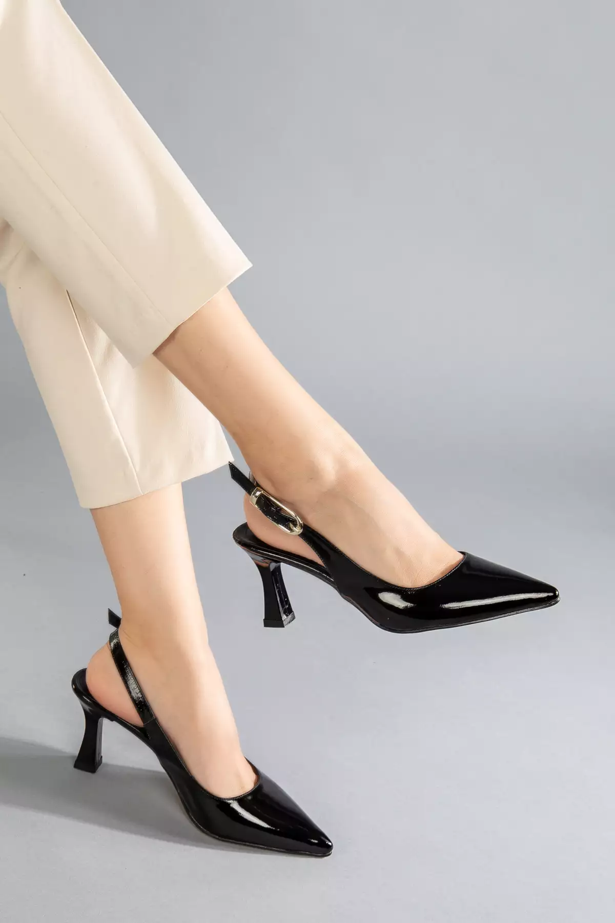 کفش پاشنهبلند مشکی زنانه با رویه براق برند camaiore - 887076690