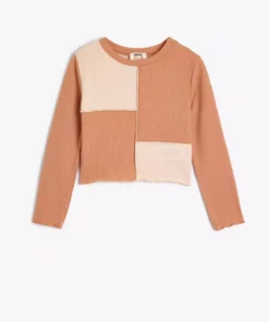 تیشرت تنگ با آستین بلند و برشهای رنگی برند Koton - 844525493