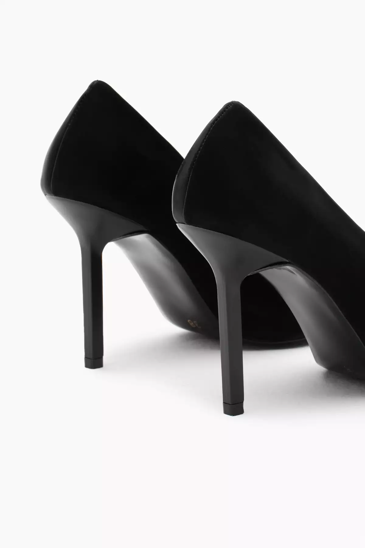 کفش پاشنه بلند زنانه با نوک تیز و جزئیات قفلی در قسمت جلو و کفی نئولیت سیاه برند Tonny Black - 868542832