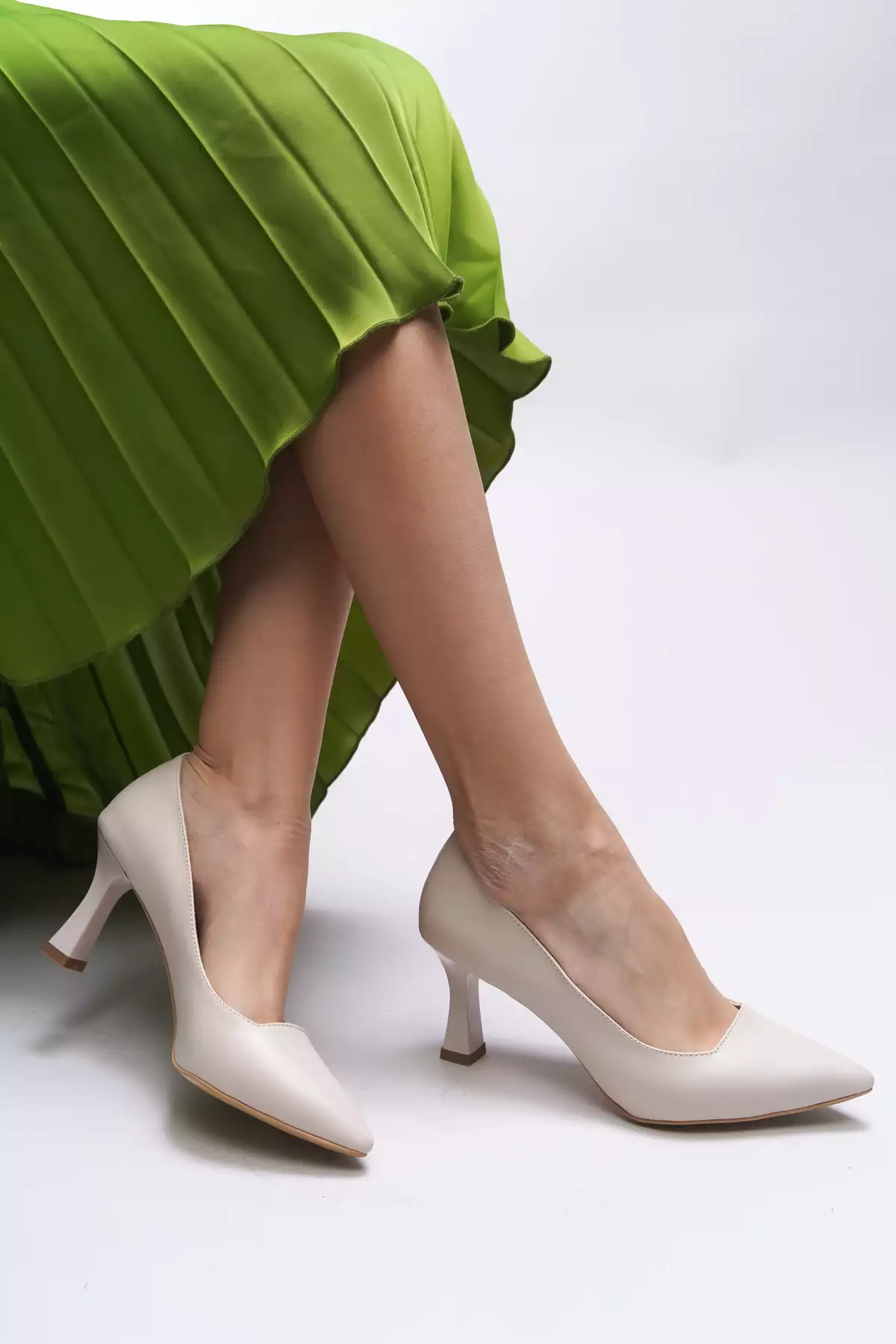 کفش پاشنه بلند زنانه نریرونی ۰۰۱۲۹۶۷ قهوهای روشن چرمی برند Riccon - 899179564