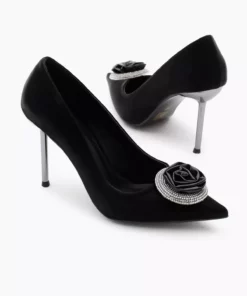 کفش پاشنه بلند نوک تیز مشکی زنانه با طرح گل و تزئینات سنگی روی سینه برند Tonny Black - 868541426