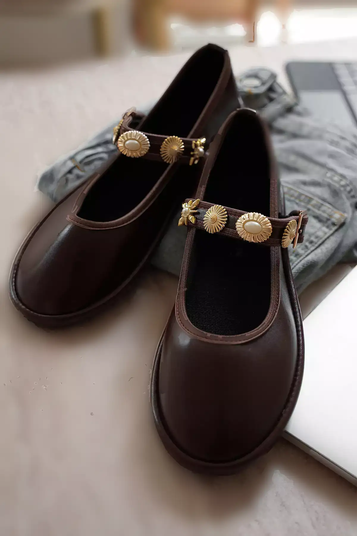 بابت زنانه با سگک طلایی رنگ - قهوهای برند Marjin - 957963381