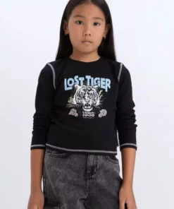 تیشرت بلند آستین با یقه گرد و طراحی چاپی برای دختران، مدل فیت شده و از جنس کشسان D3430A824WN برند Defacto - 870174254