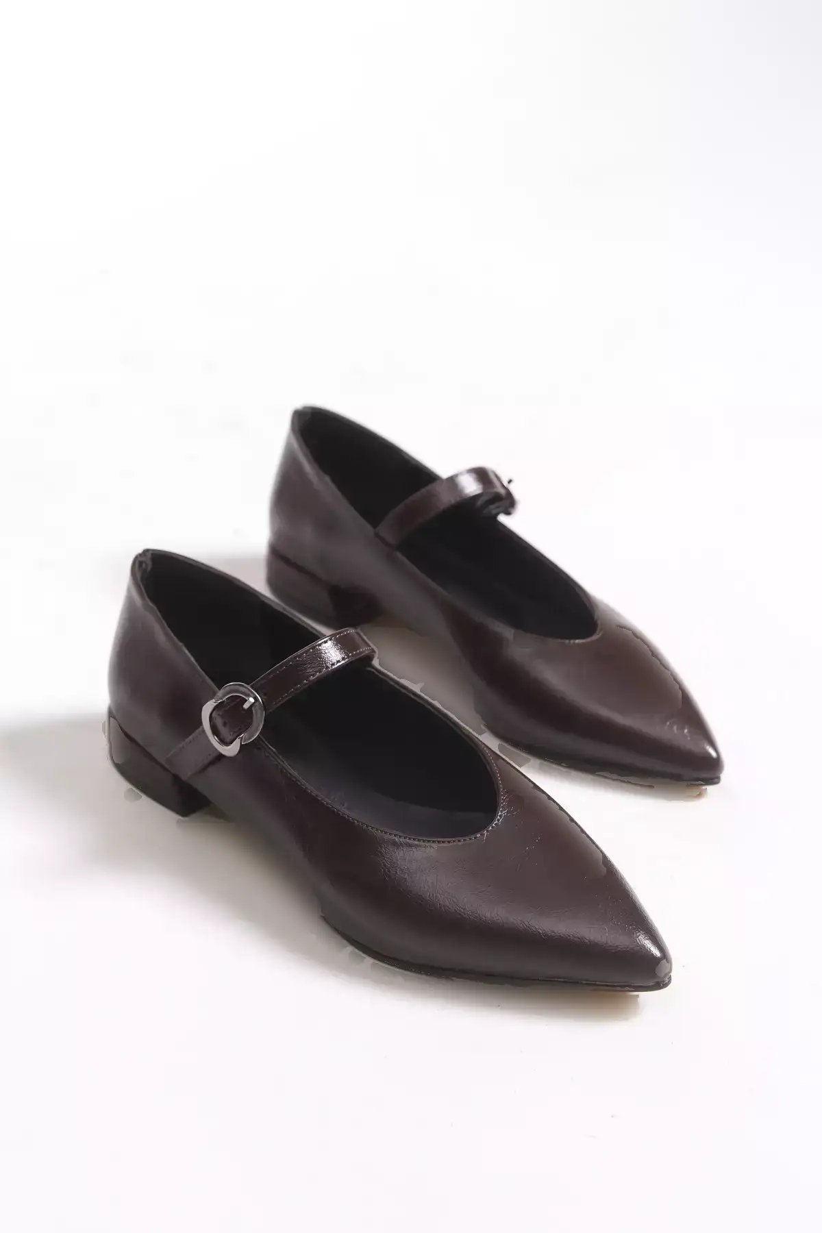 کفش مسطح زنانه نوک تیز ۰۰۱۲۵۰۱ قهوهای چرم برند Riccon - 983030328