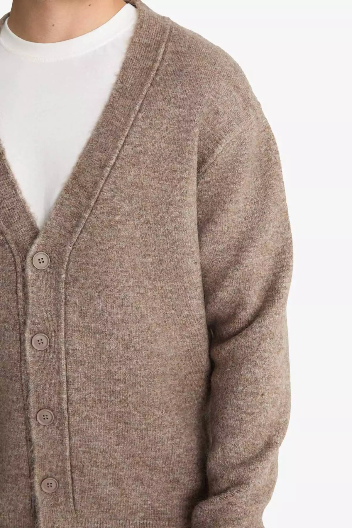 کاندیدای مناسب: ژاکت با یقه V و دکمهای مدل Relax Fit برند Defacto - 995280865