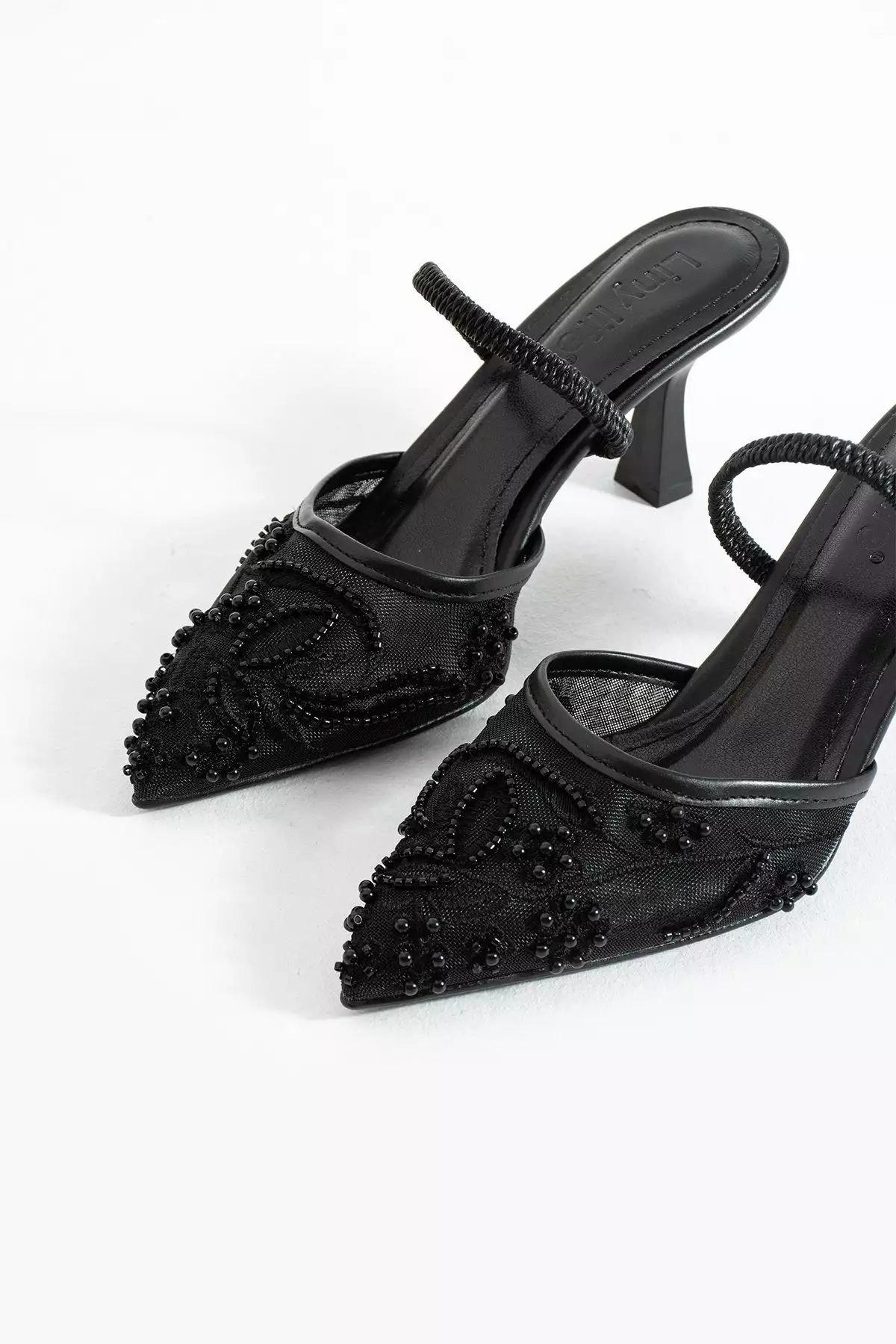 کفش پاشنهدار عروس با نوک تیز و جزئیات گلدوزی و مروارید ناتالین فایل برند StWenn - 939961465