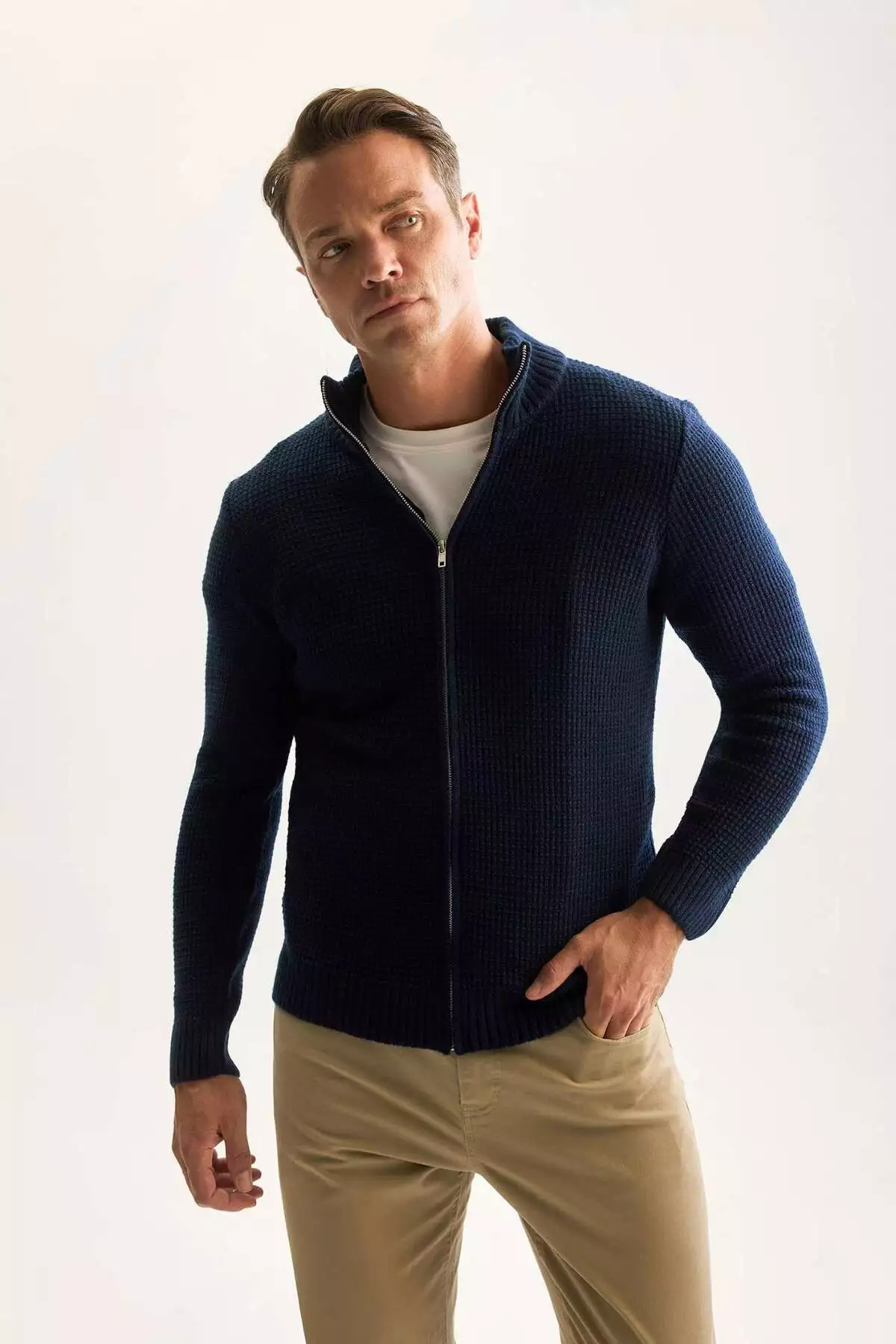 کالا: هفت نازک یقه نیمه ایستاده استاندارد مناسب مدل: R1195AZ23WN برند Defacto - 754848204