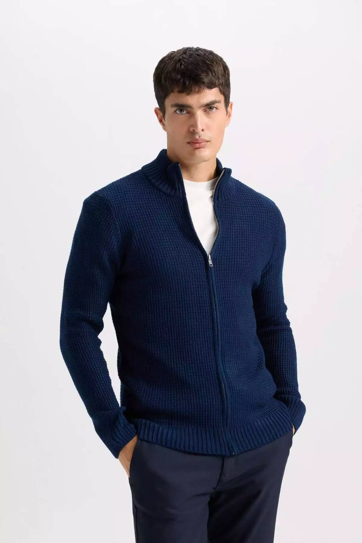 کالا: هفت نازک یقه نیمه ایستاده استاندارد مناسب مدل: R1195AZ23WN برند Defacto - 754848204