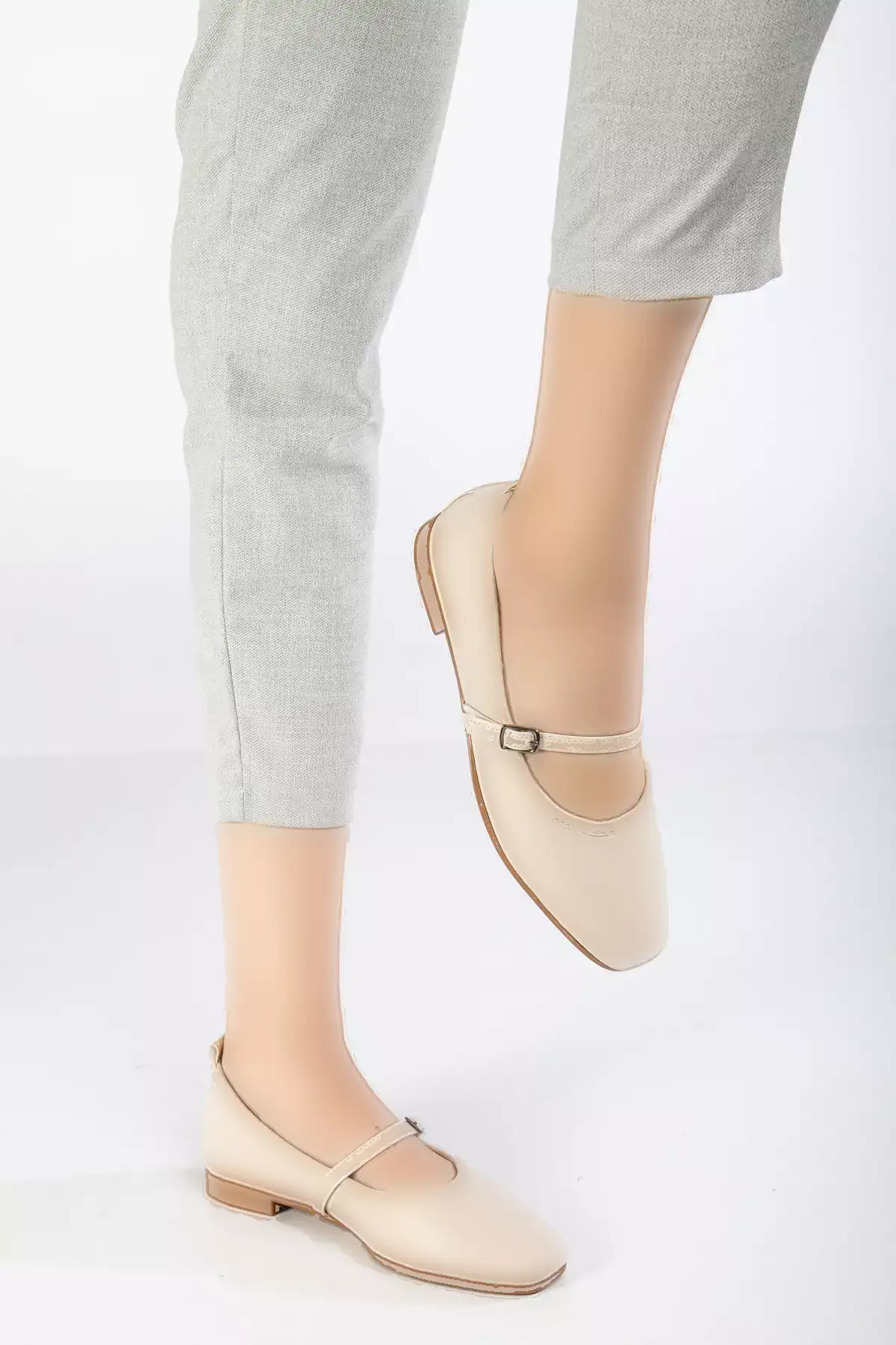 بافت زنانه بژ با نوک گرد و بند دار برند Tonny Black - 942356614