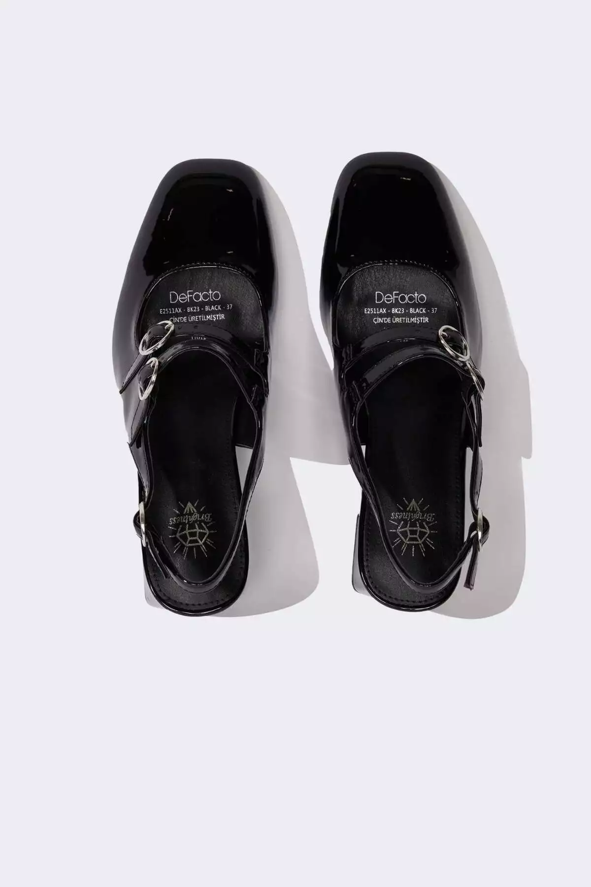 سندل پاشنهدار با زیره بلند از جنس چرم مصنوعی زنانه مدل E2511AX25SM برند Defacto - 1039030984