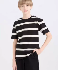 تیشرت کوتاه آستین با یقه دوچرخهای برای پسران با طراحی راهراه D7863A825SM برند Defacto - 896412142