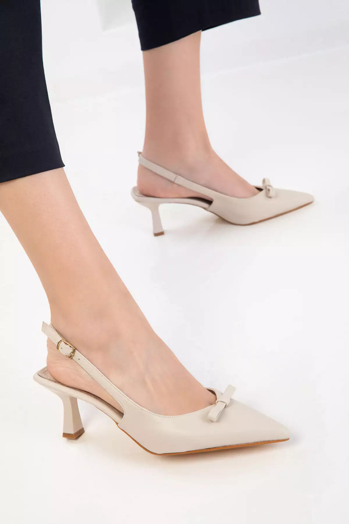 کفش پاشنهدار کلاسیک زنانه بژ مدل 20597 برند SOHO - 931887674