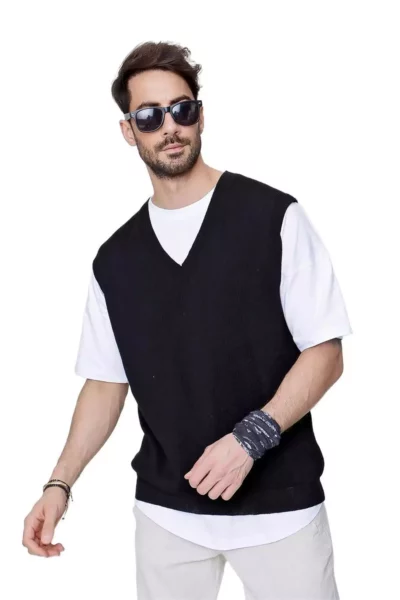 بتن مردانه یقه V راحت از جنس بافتنی پنبه‌ای - رنگ مشکی 22sm214 برند CHUBA - 274915914