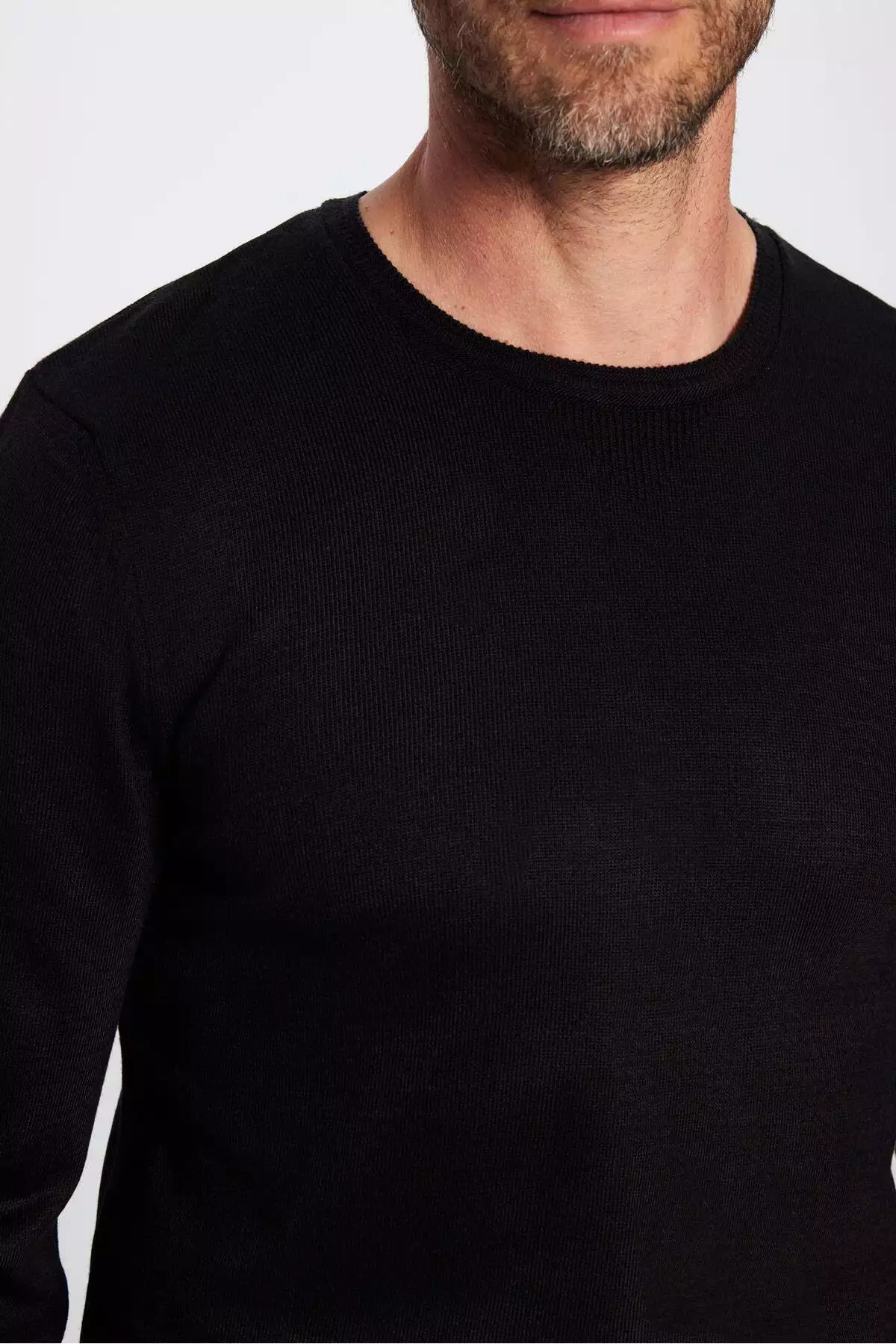 کت ترکوشی آقایان با برش باریک و نرم، بافت غیرپرزدار و یقه گرد مشکی برند Tudors - 767454535