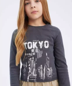 تیشرت آستین بلند کشباف با یقه دوچرخهای و طرح چاپی برای دختران بچه برند Defacto - 901885779