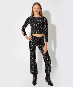 بلوز کوتاه با آستین‌های بلند و جزئیات پنجره‌ای گردن‌گرد برند Koton - 853649580