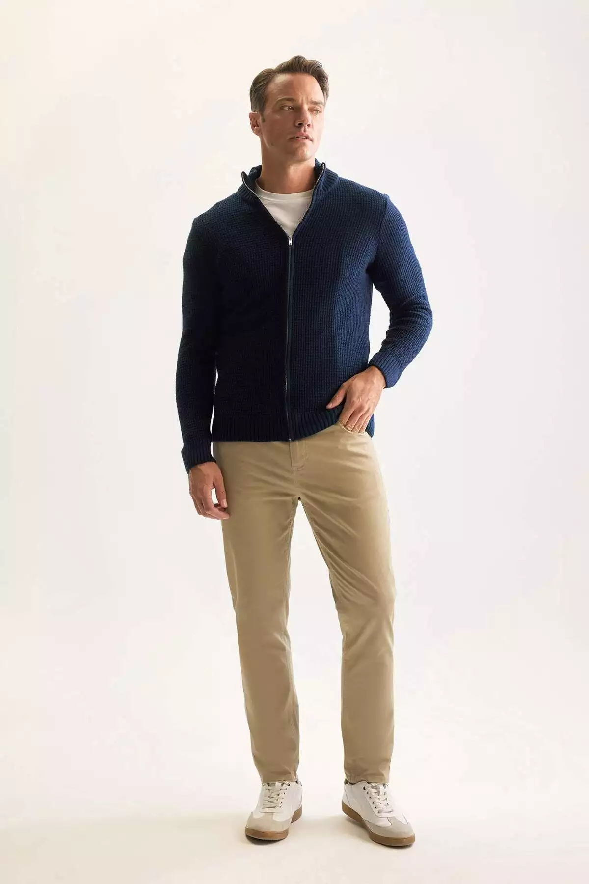 کالا: هفت نازک یقه نیمه ایستاده استاندارد مناسب مدل: R1195AZ23WN برند Defacto - 754848204